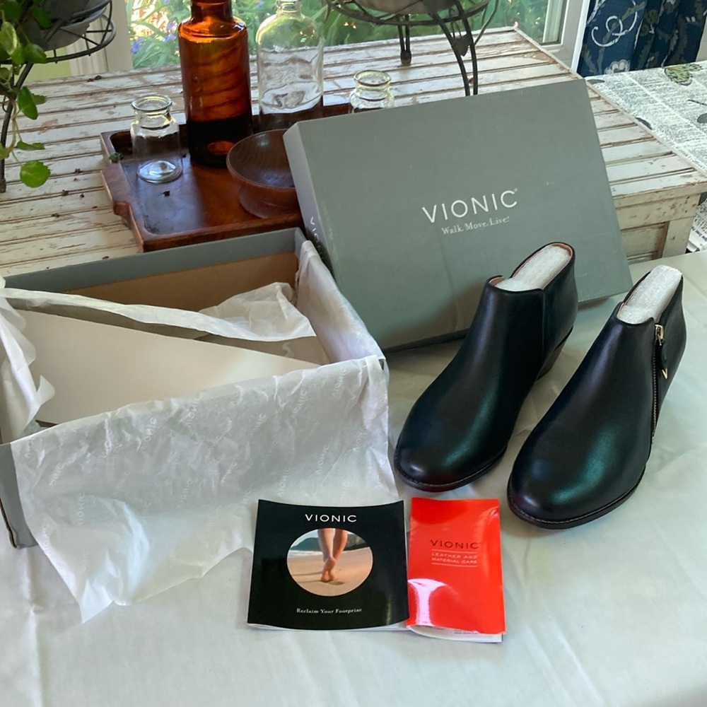 Vionic Jolene Black Leather Booties